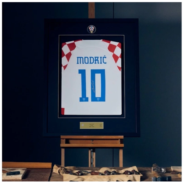 MatchWornShirt Forma için Özel Çerçeve