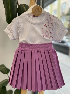 Yakası İncili Takım