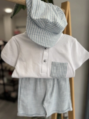 Şapkalı Mavi Çizgili Takım