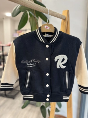 Siyah Şardonlu Kolej Mont (3-10 yaş)