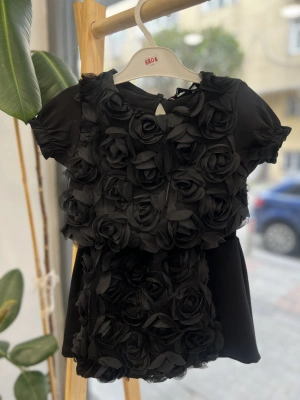 Gül Detaylı Siyah Şort Etekli Takım 3-10 yaş