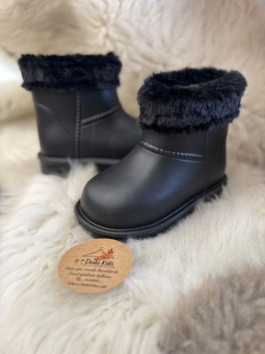 İçi Kürklü Siyah Bot