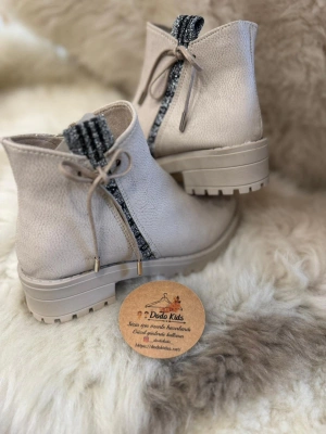 İçi Kürklü Yandan Fermuarlı Fiyonklu Krem Bot