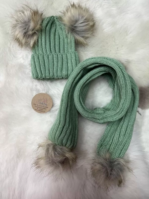 Ponponlu Atkı ve Bere Yeşil