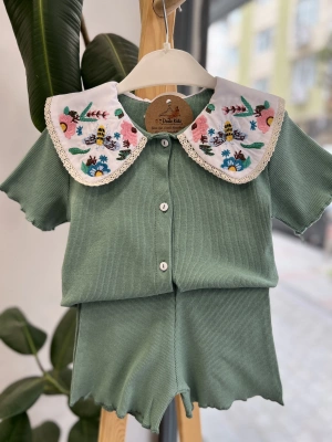 Yaka Detaylı Yeşil Takım