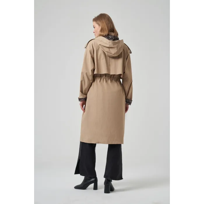 Nuss 6033 Kapişon ve Kol Yazı Detay Trenç - Camel