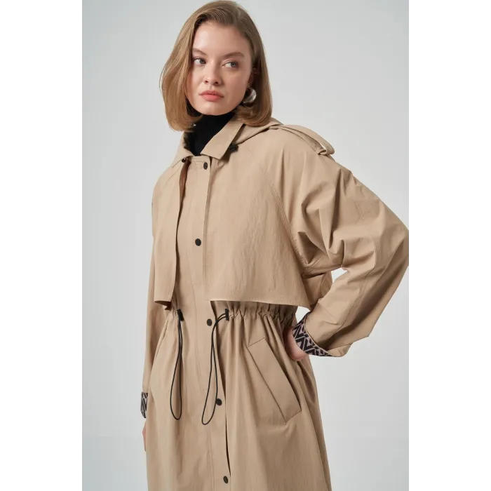 Nuss 6033 Kapişon ve Kol Yazı Detay Trenç - Camel