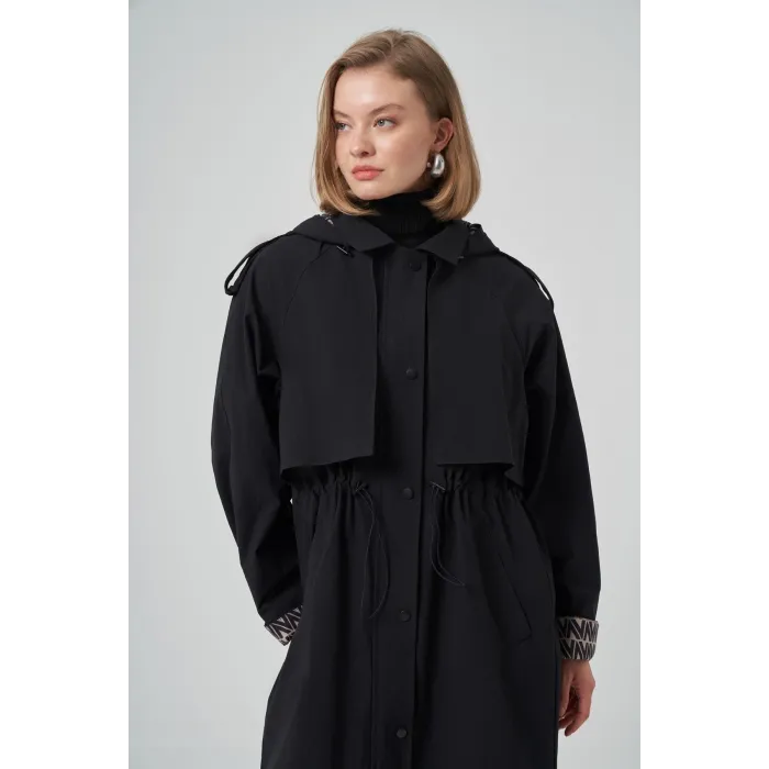 Nuss 6033 Kapişon ve Kol Yazı Detay Trenç - Siyah