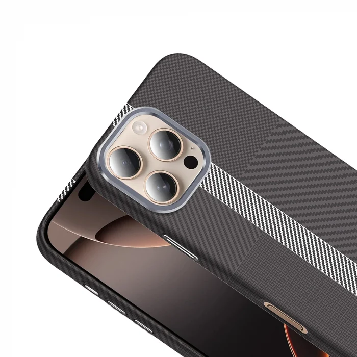 iPhone 16 Pro Kılıf M-safe Şarj Özellikli Karbon Fiber Görünümlü Gros Kapak