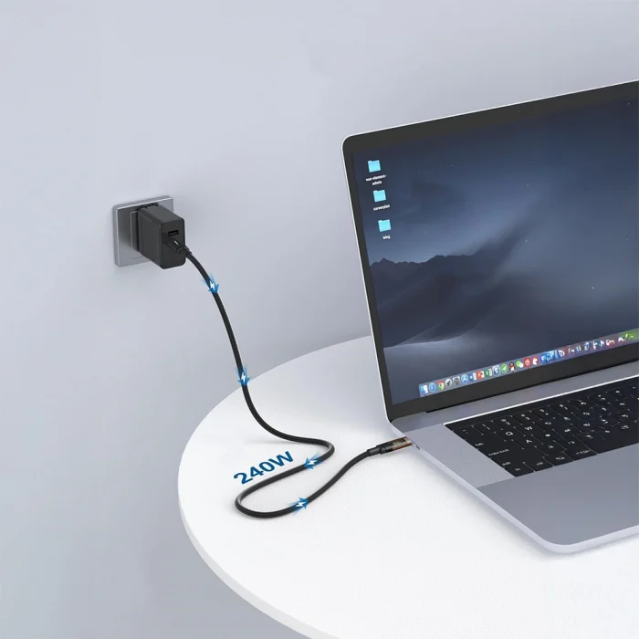 Qgeem QG04 Dijital LED Göstergeli Type-C to Type-C PD 40G 8K@60Hz Data Kablosu 240W 1M