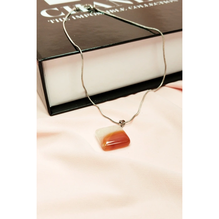 Akik Doğal Taşı Zincirli El Yapımı Kolye Uç: 3 cm Zincir: 20 cm kutulu