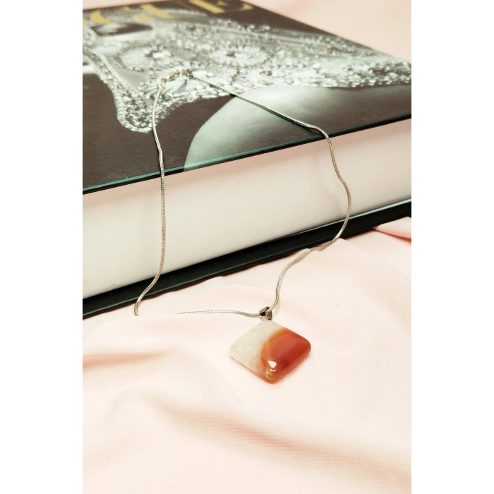 Akik Doğal Taşı Zincirli El Yapımı Kolye Uç: 3 cm Zincir: 20 cm kutulu