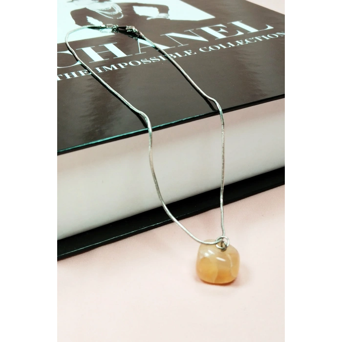 Kalsit Doğal Taşı Zincirli El Yapımı Kolye Uç: 1,5 cm Zincir: 20 cm Kutulu