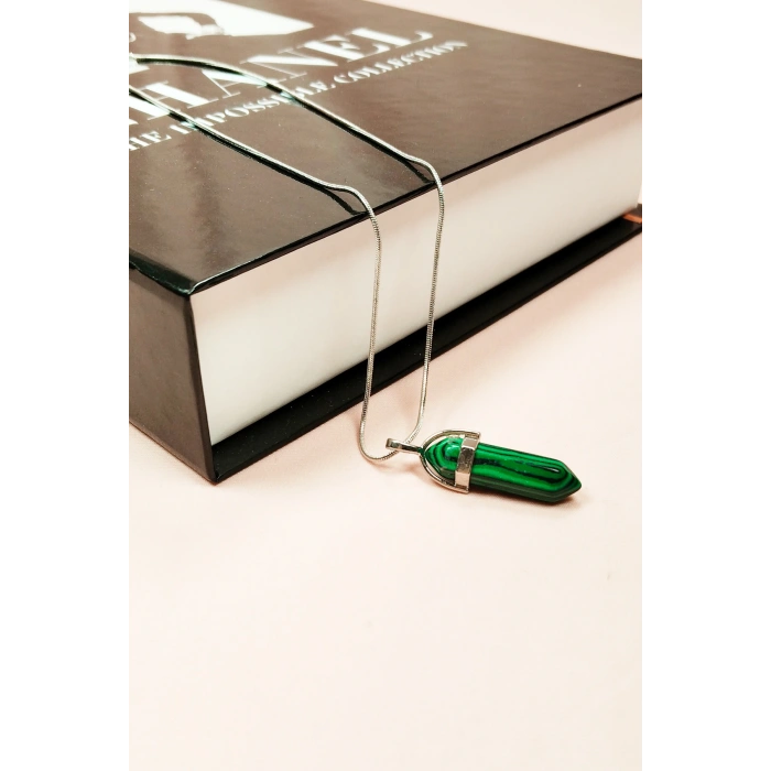 Malahit Doğal Taşı Zincirli El Yapımı Tasarımlı Kolye Uç: 3,5 cm Zincir: 20 cm Kutulu