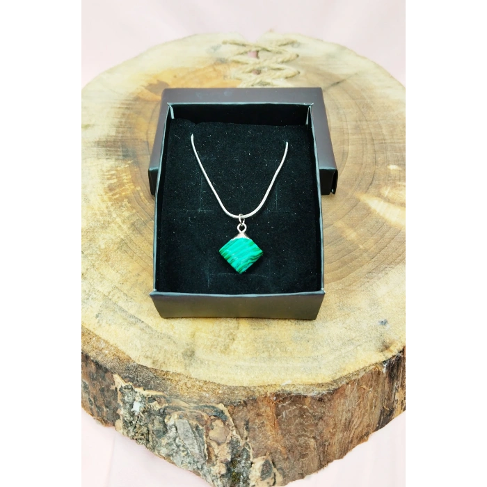 Malakit Doğal Taşı Zincirli El Yapımı Kolye Uç: 1,5 cm Zincir: 20 cm Kutulu