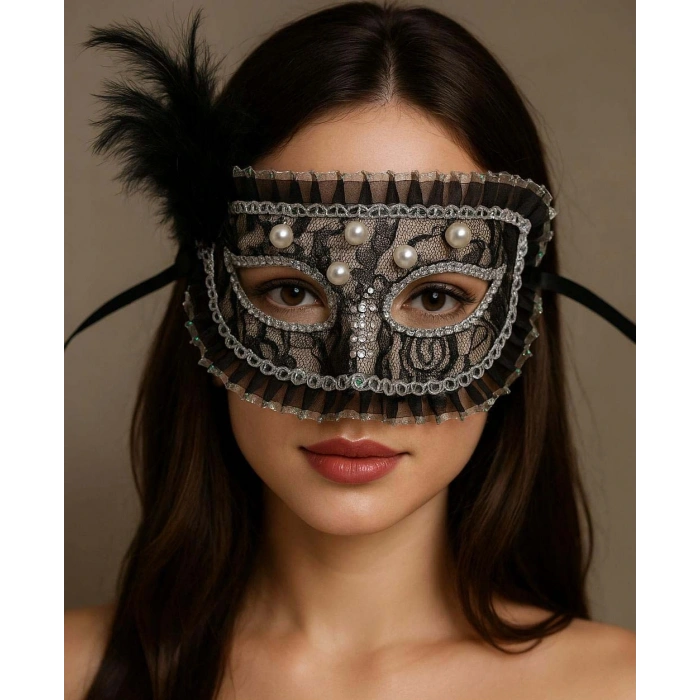 Siyah Renk Yandan Tüylü İnci İşlemeli Taşlı Dantelli Parti Maskesi 17x12 Cm