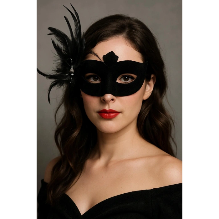Siyah Renk Yandan Tüylü Süet Kaplama Beyaz İncili Parti Maskesi 18x15 Cm
