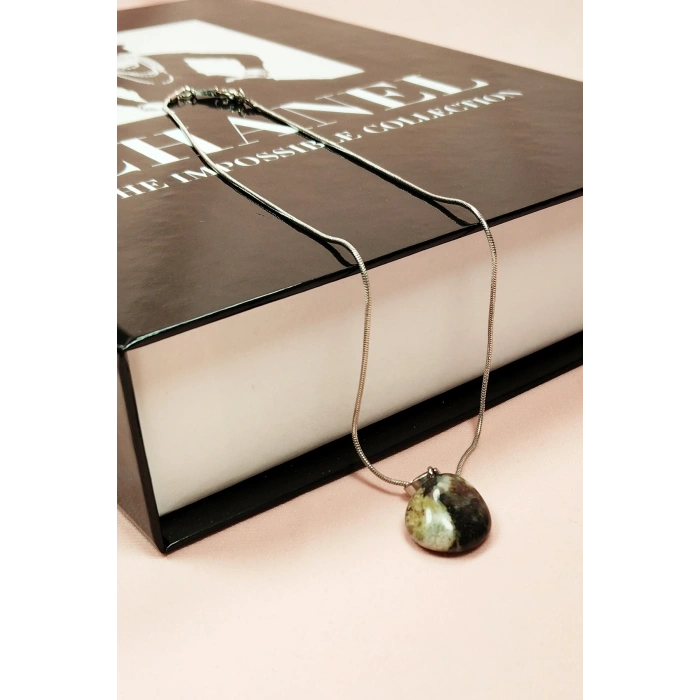 Turmalin Doğal Taşı Zincirli El Yapımı Kolye Uç: 2 cm Zincir: 20 cm Kutulu