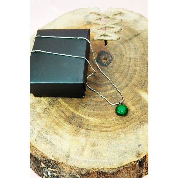 Zümrüt Doğal Taşı Zincirli El Yapımı Kolye Uç: 1,5 cm Zincir: 20 cm Kutulu