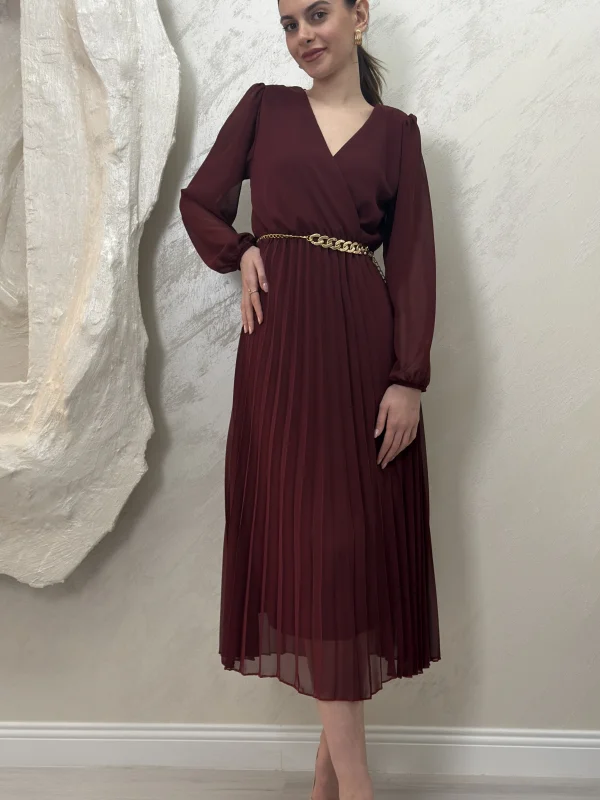 ASTARLI ŞİFON GOLD ZİNCİRLİ MİDİ ELBİSE -BORDO