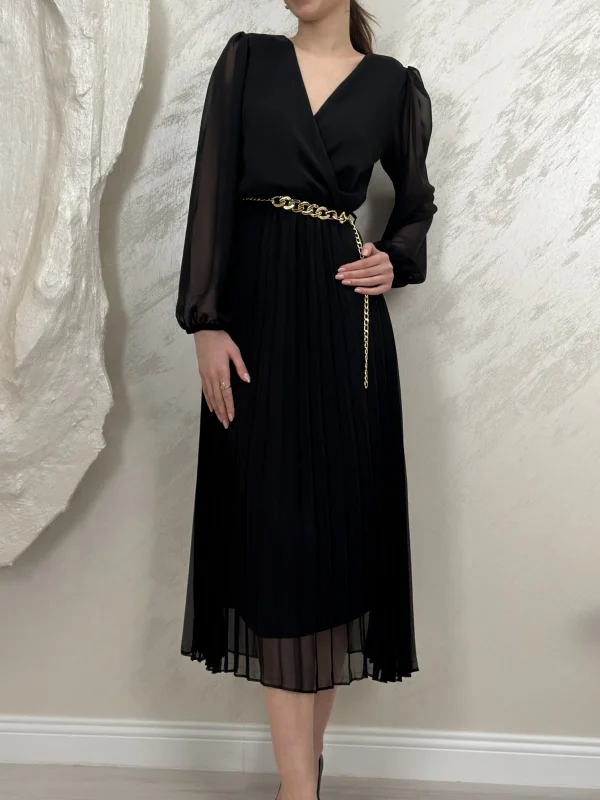 ASTARLI ŞİFON GOLD ZİNCİRLİ MİDİ ELBİSE- SİYAH