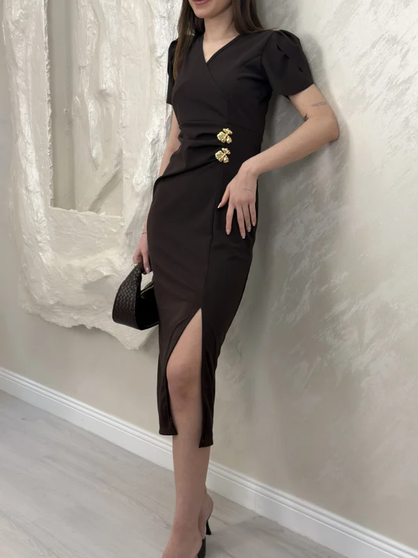 KRUVAZE YAKA ÇİFT TOKALI ELBİSE- KAHVERENGİ