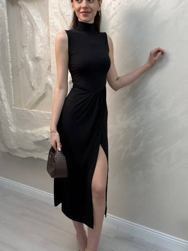 YARIM BALIKÇI YAKA OMZU AÇIK SANDY ELBİSE- SİYAH