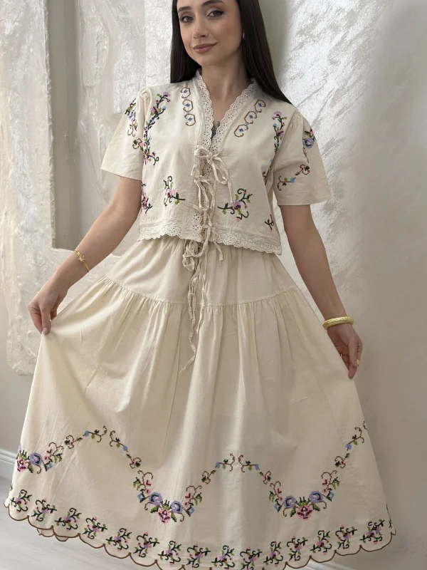 EKRU NAKIŞLI İŞLEMELİ ETEKLİ TAKIM