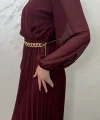 ASTARLI ŞİFON GOLD ZİNCİRLİ MİDİ ELBİSE -BORDO