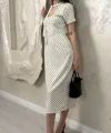 BOYUNDAN BAĞLAMALI PUANTİYELİ MİDİ ELBİSE- BEYAZ