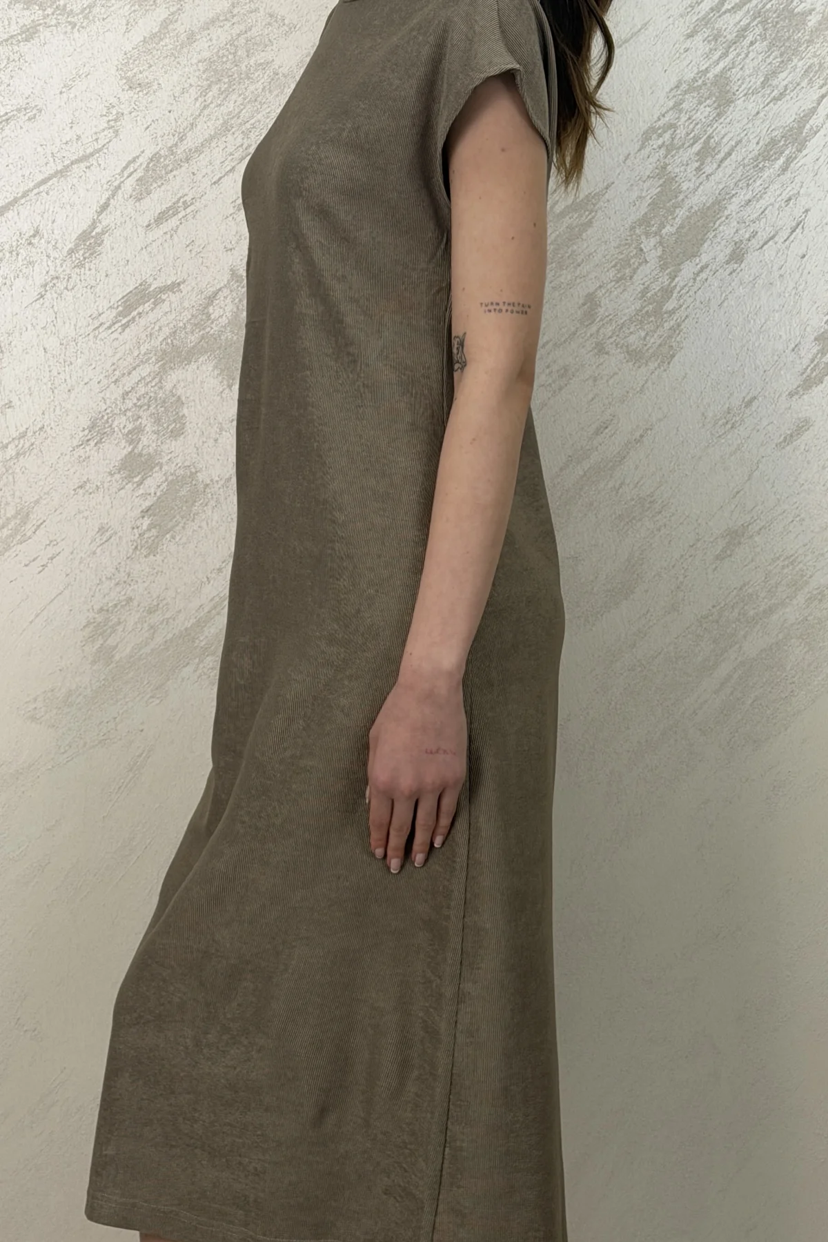 PİLE DETAYLI MUADİL MİDİ ELBİSE- KREM