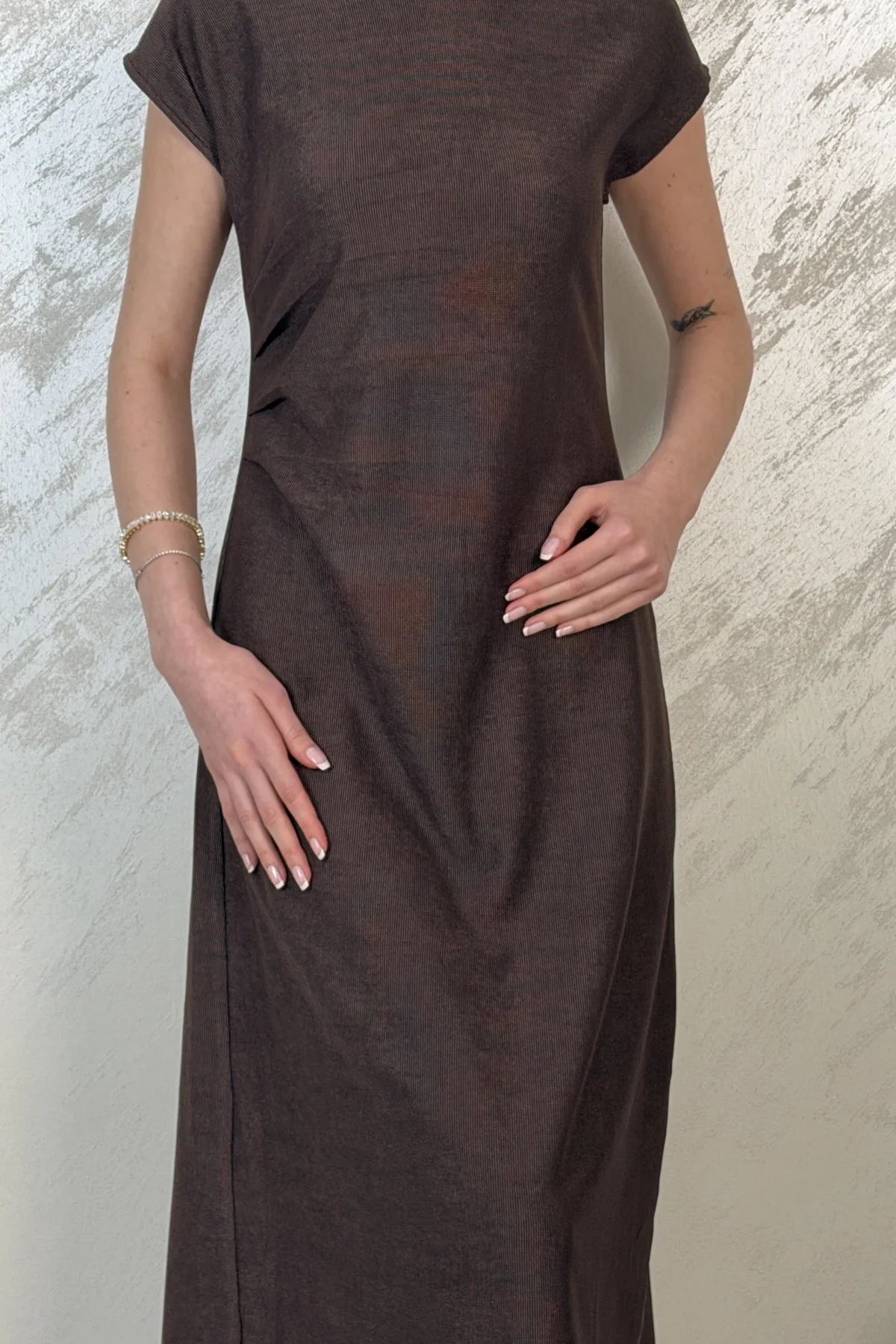 PİLE DETAYLI MUADİL MİDİ ELBİSE- KAHVERENGİ