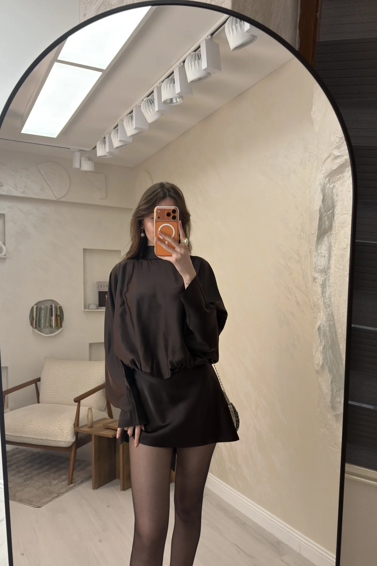 SATEN FULAR DETAYLI MİNİ ELBİSE- KAHVE