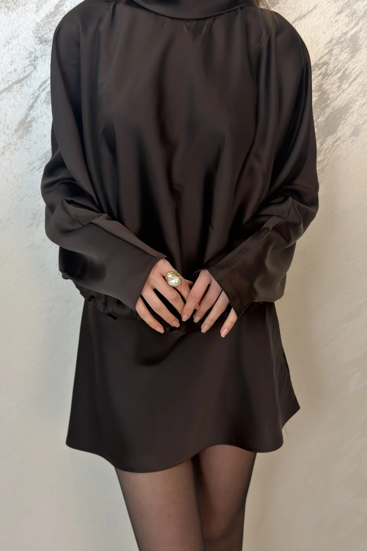 SATEN FULAR DETAYLI MİNİ ELBİSE- KAHVE