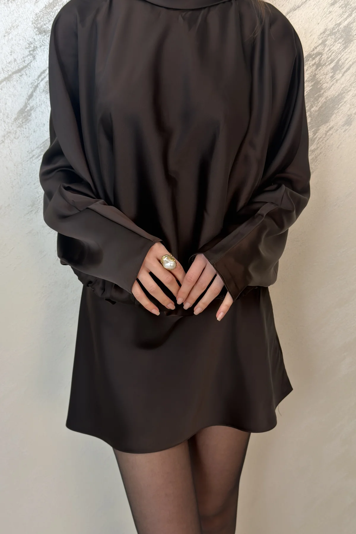 SATEN FULAR DETAYLI MİNİ ELBİSE- KAHVE