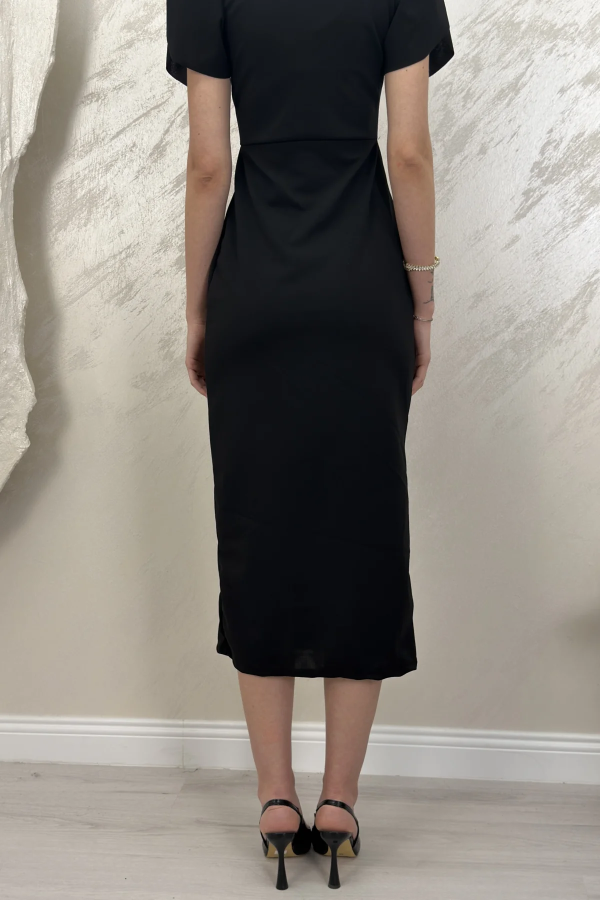 KRUVAZE YAKA ÇİFT TOKALI ELBİSE- SİYAH