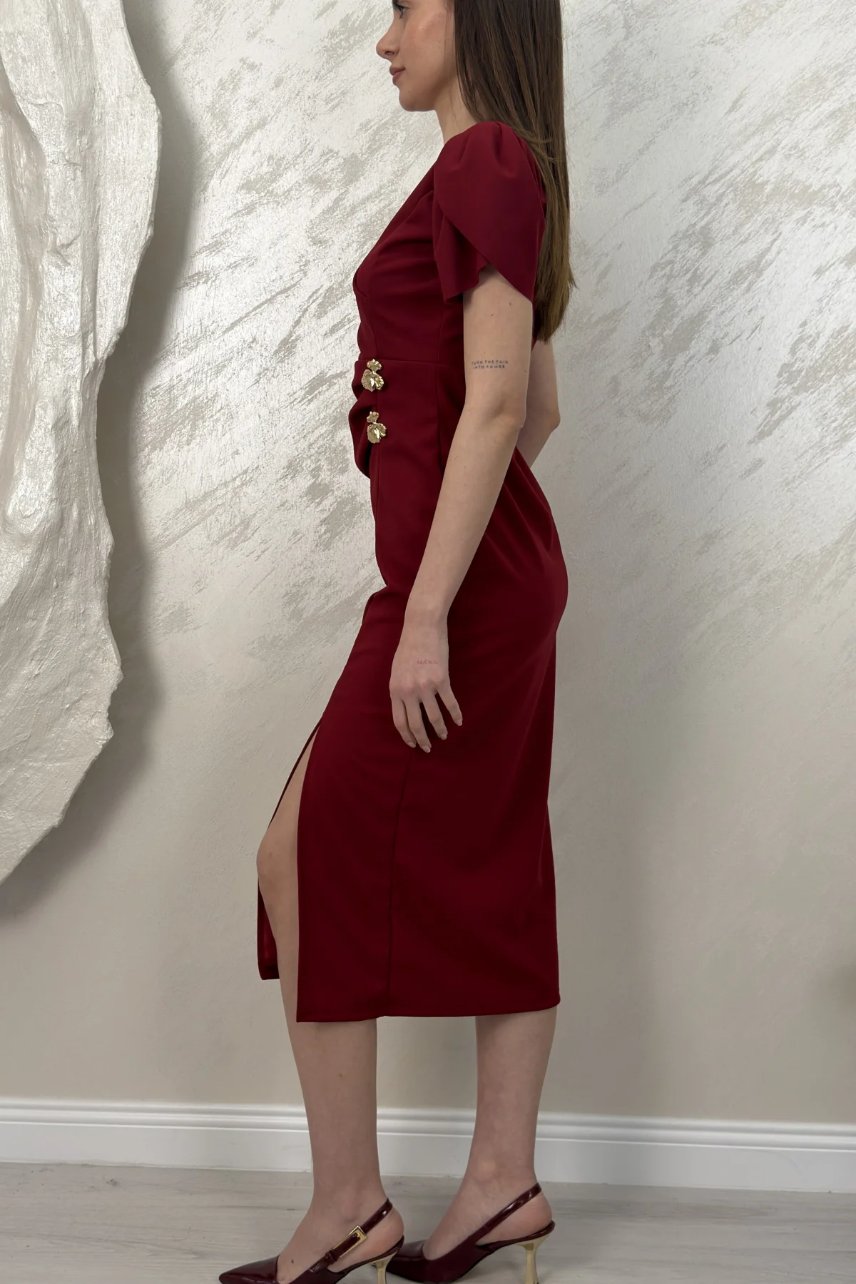 KRUVAZE YAKA ÇİFT TOKALI ELBİSE- BORDO