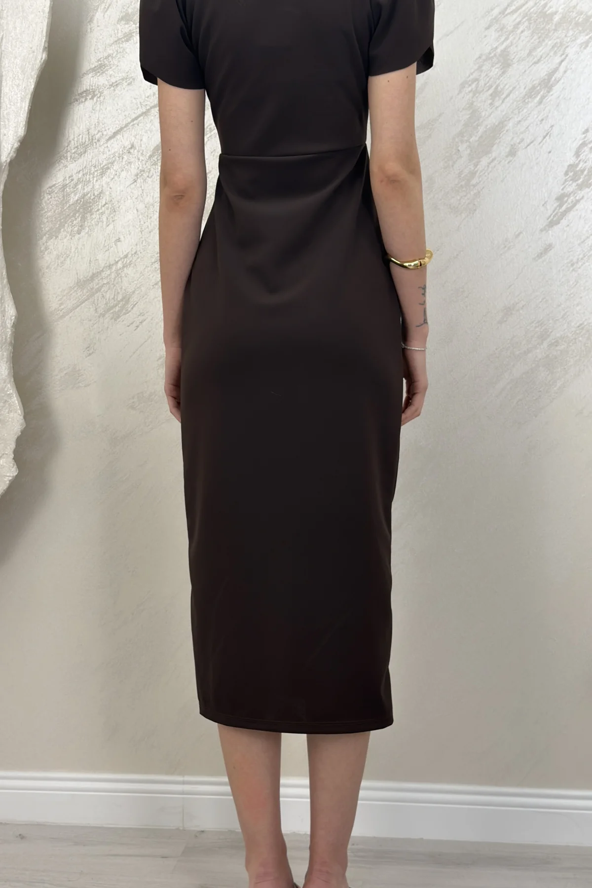 KRUVAZE YAKA ÇİFT TOKALI ELBİSE- KAHVERENGİ