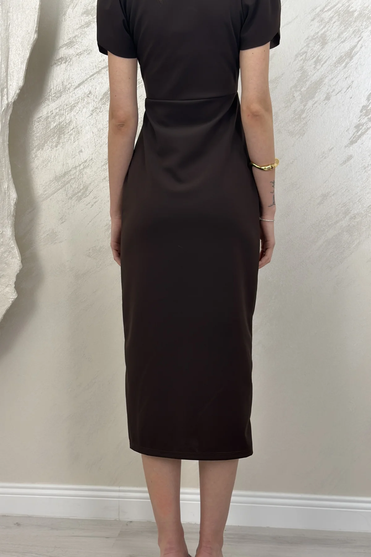 KRUVAZE YAKA ÇİFT TOKALI ELBİSE- KAHVERENGİ