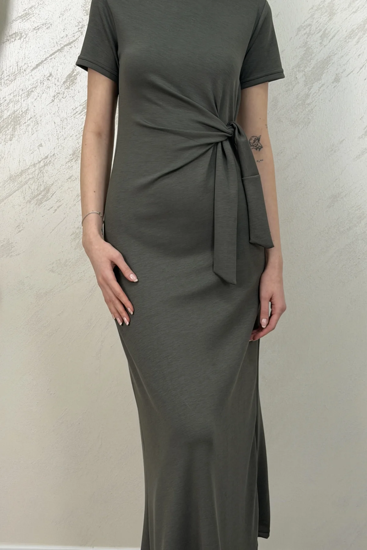 BELİ BAĞLAMALI MODAL KUMAŞ ELBİSE- YAĞ YEŞİLİ