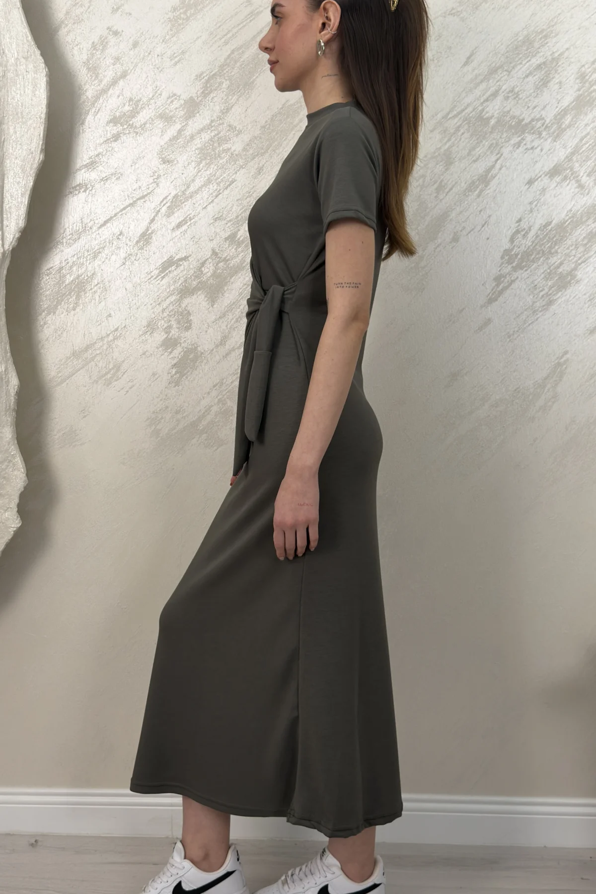 BELİ BAĞLAMALI MODAL KUMAŞ ELBİSE- YAĞ YEŞİLİ