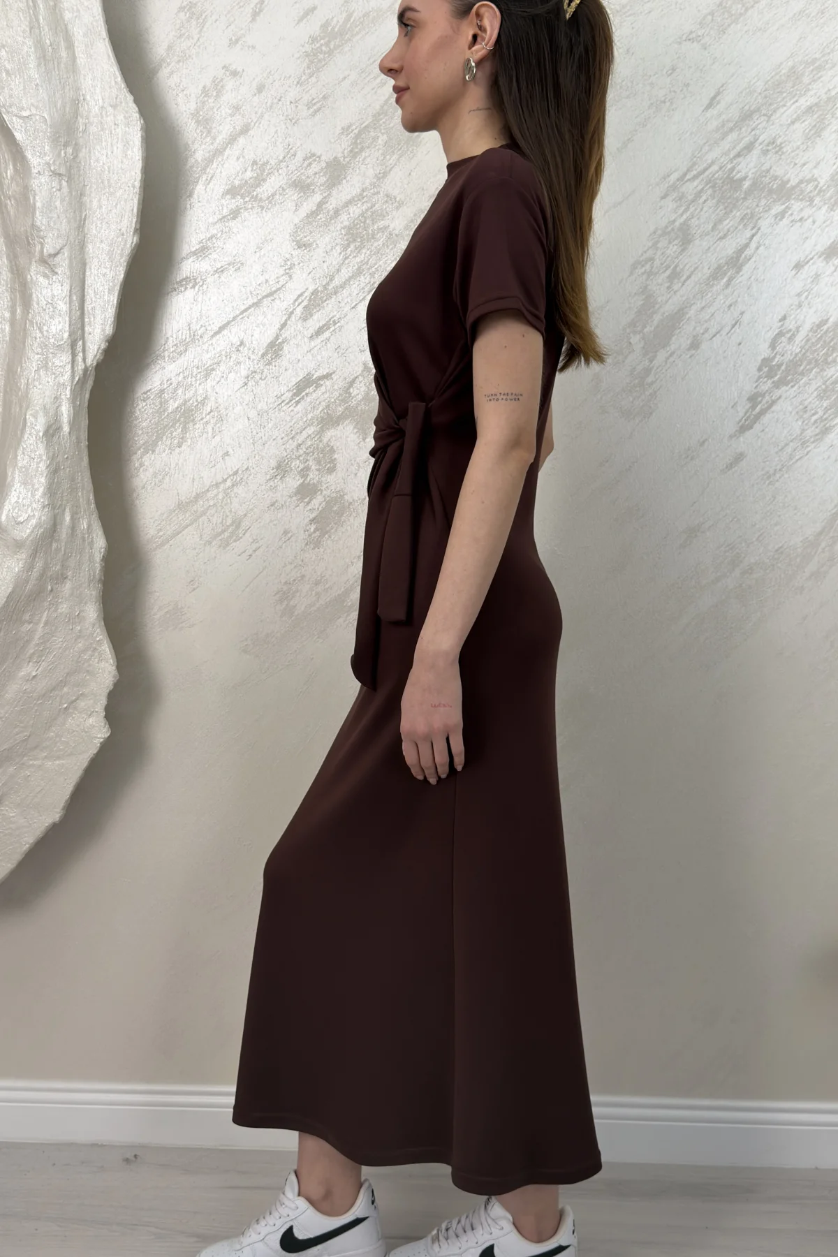 BELİ BAĞLAMALI MODAL KUMAŞ ELBİSE- KAHVERENGİ