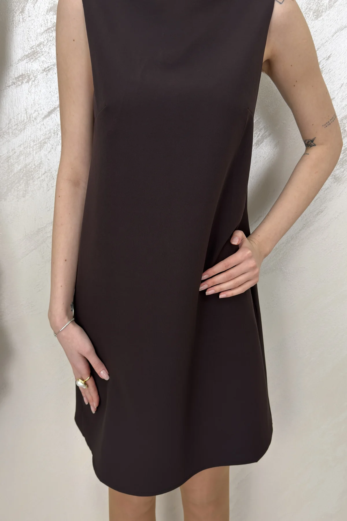 BİSİKLET YAKA ASTARLI İÇ CEPLİ ELBİSE- KAHVERENGİ