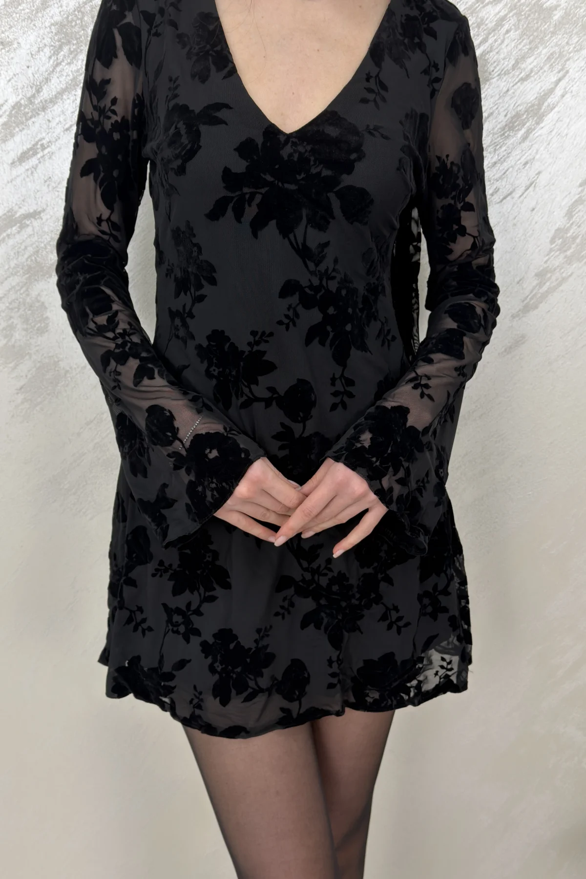 KADİFE BASKILI FULARLI ELBİSE-SİYAH