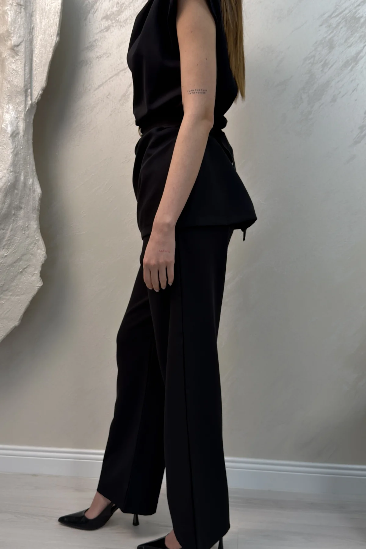 BROŞ KUŞAKLI VATKALI TAKIM- SİYAH