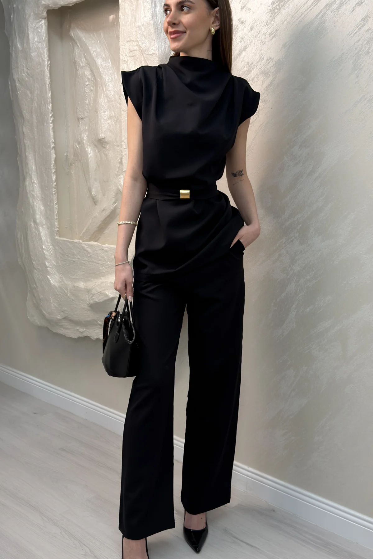 BROŞ KUŞAKLI VATKALI TAKIM- SİYAH