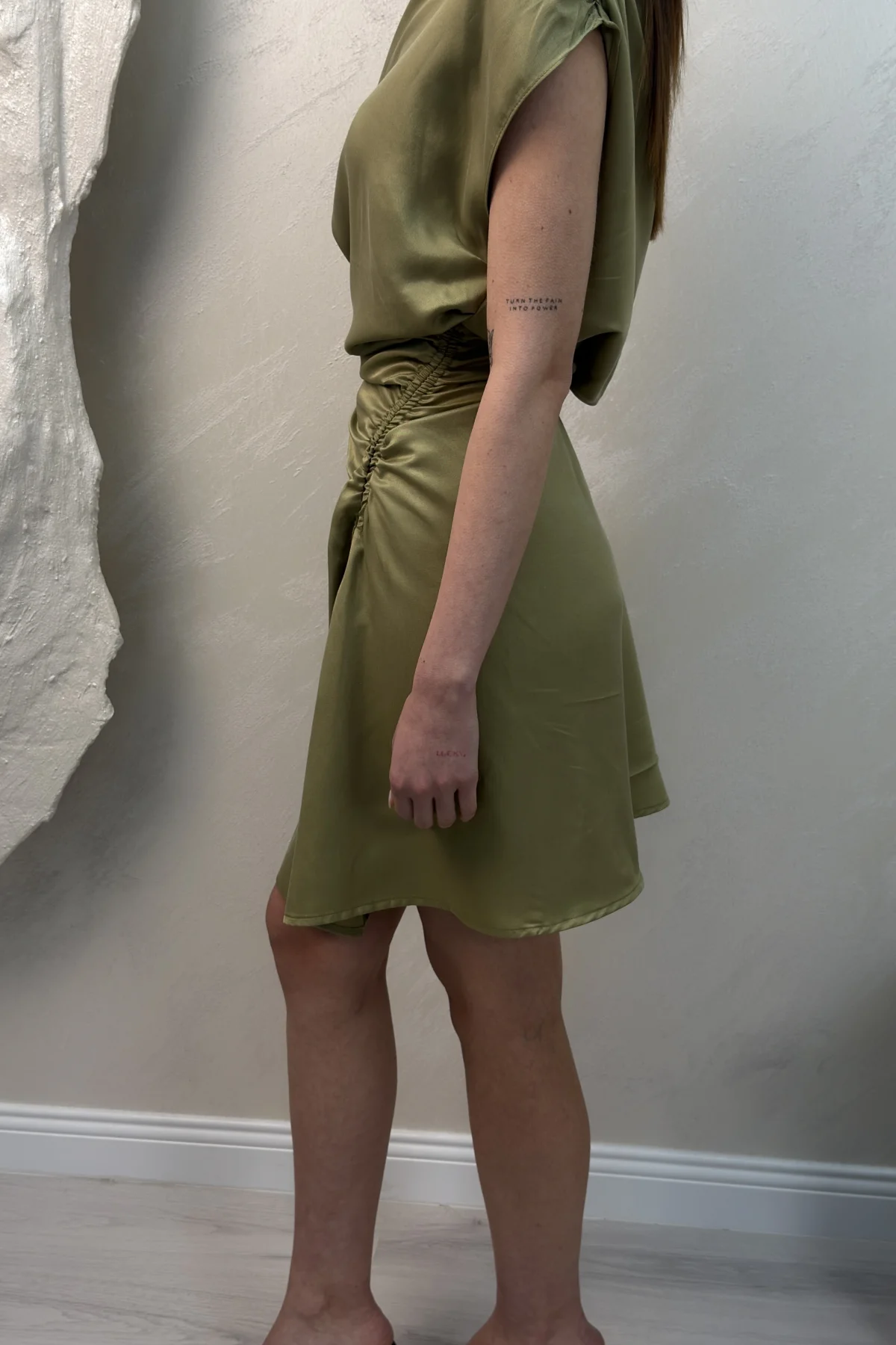 BÜZGÜLÜ YAĞ YEŞİLİ TASARIM ELBİSE