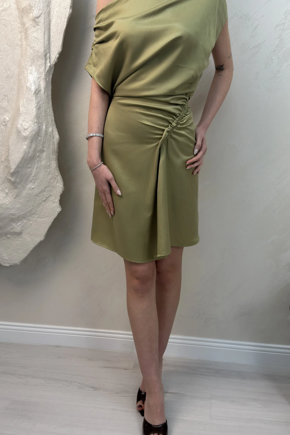 BÜZGÜLÜ YAĞ YEŞİLİ TASARIM ELBİSE