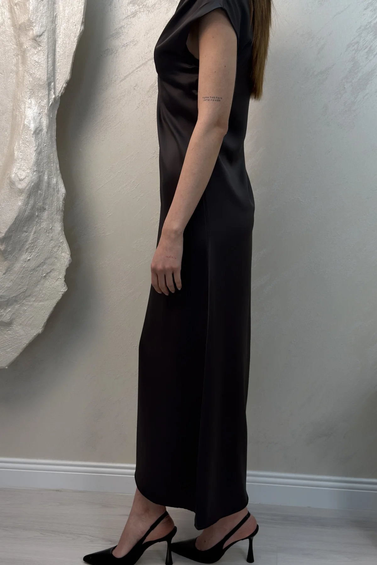 SATEN MAXİ ELBİSE-FÜME