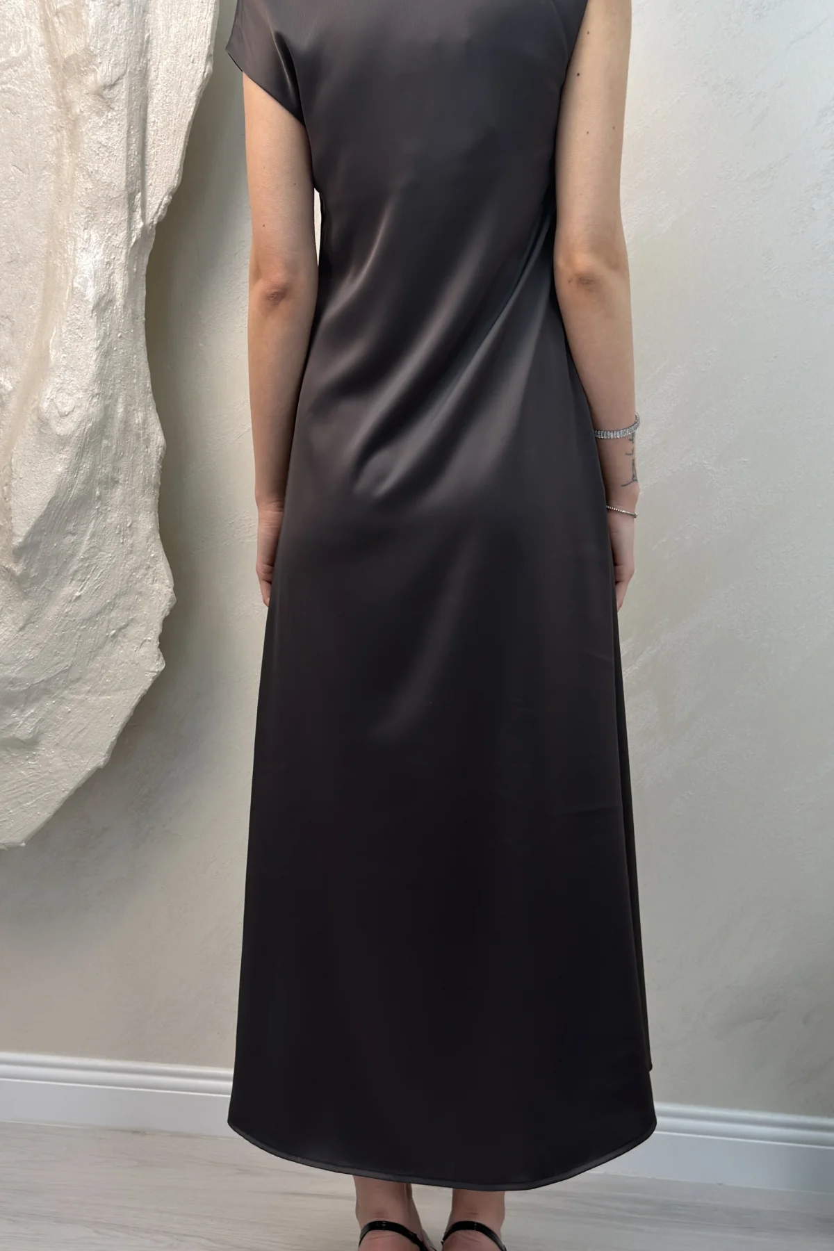 SATEN MAXİ ELBİSE-FÜME